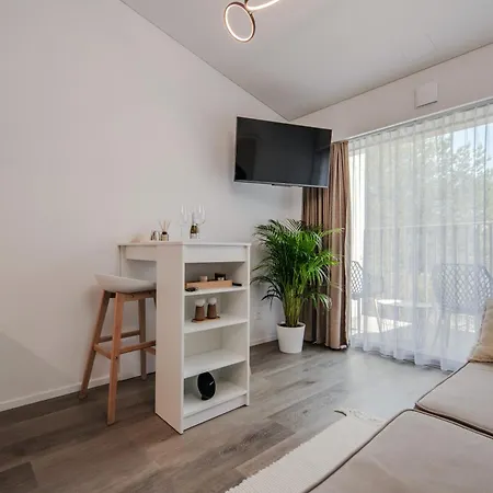 Apartamento Charming Loft In Pinewood Forest 150m To Sea