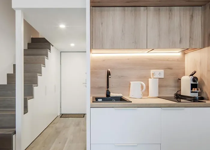 Charming Loft In Pinewood Forest 150m To Sea דירה